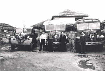 石垣－白保間を定期運行していた東運輸株式会社の バスとトラック