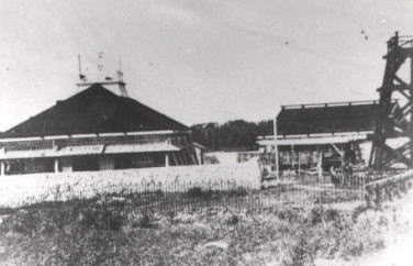 石垣島測候所最初の木造庁舎と宿舎