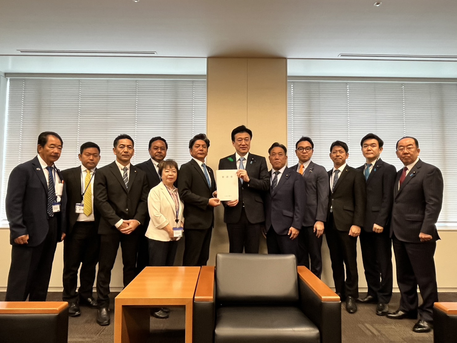 内閣官房長官要請